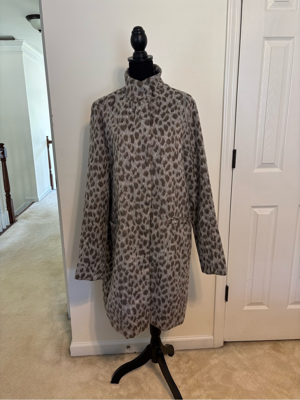Gray Leopard-Print Stand Collar Coat size Large Tall